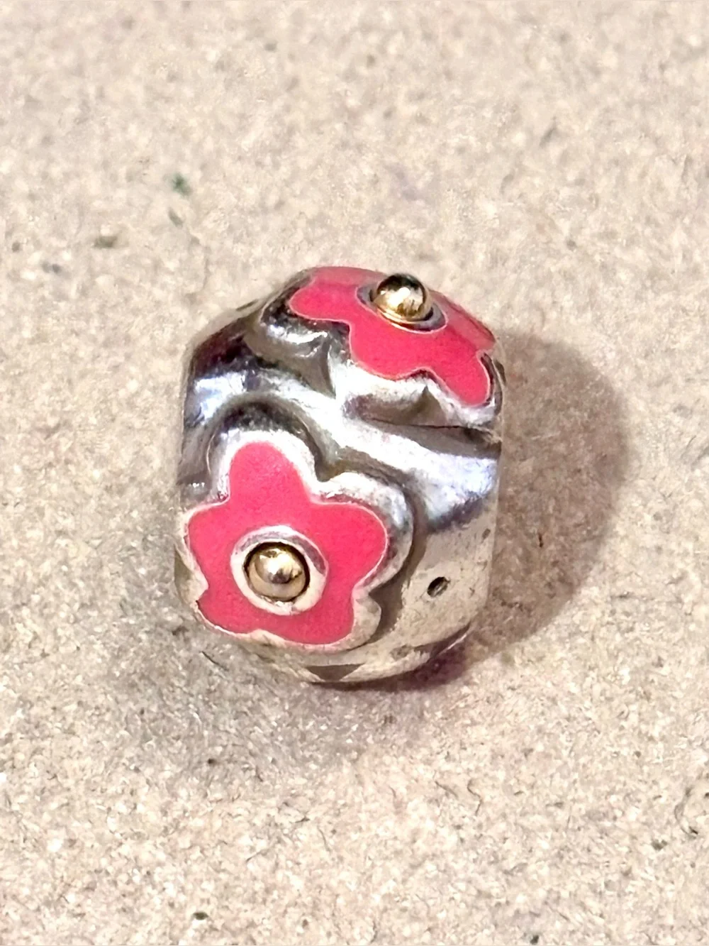 Brighton Daisy bead in bright Pink Big  enameled flowers on Silver Retired